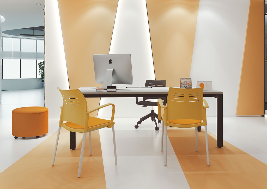 Oficina moderna con sillas Spacio negra con ruedas y amarillo confidente