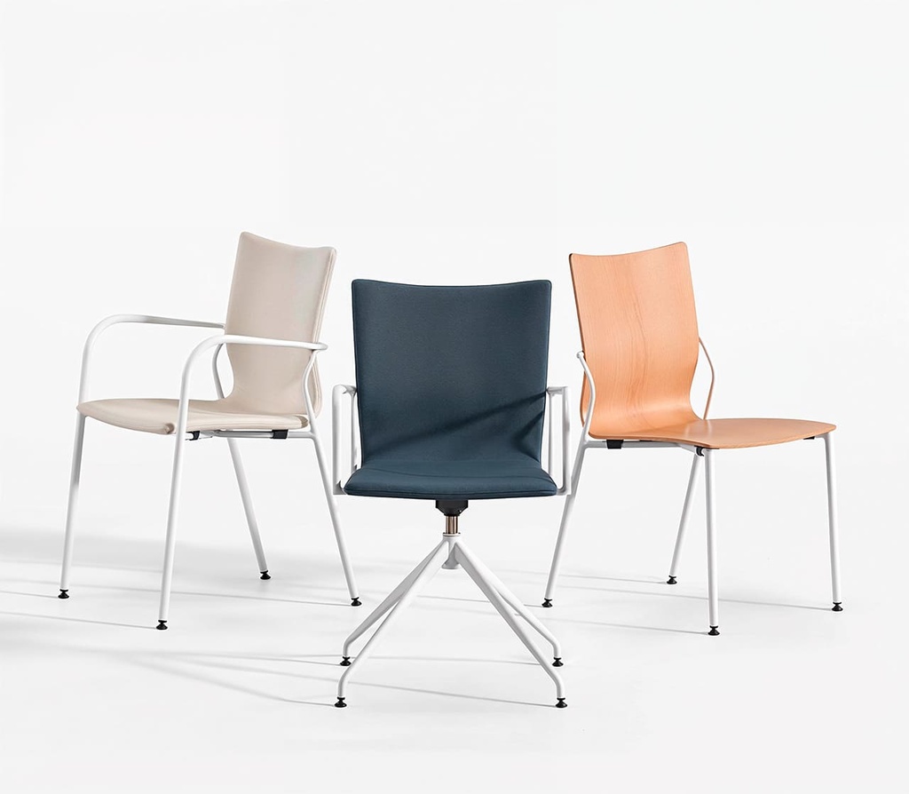 Silla Ikara tapizada, giratoria y de madera