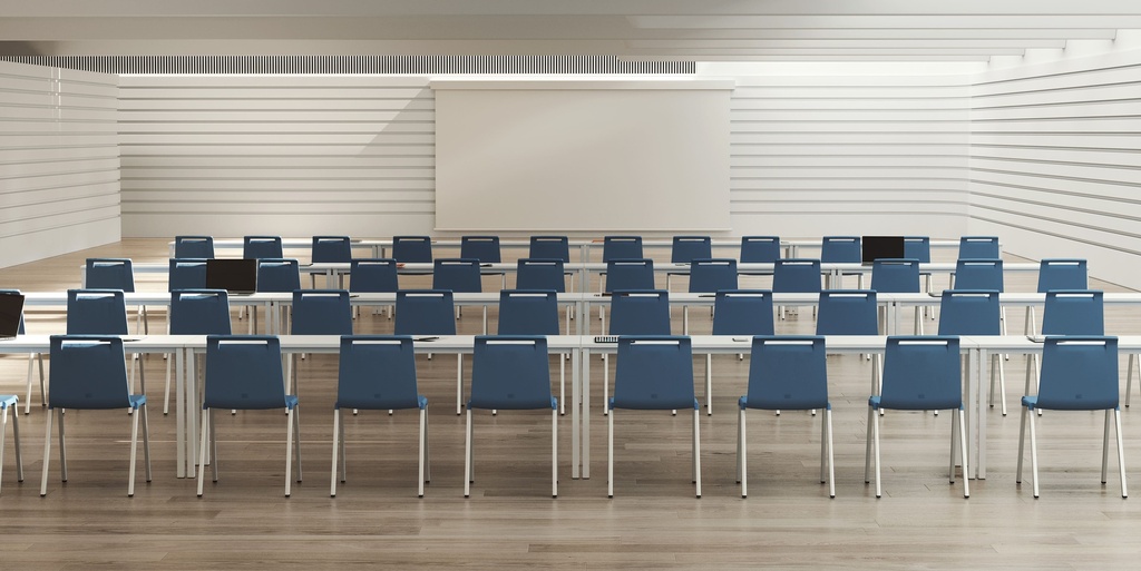 Sillas Mit azules en aula universitaria