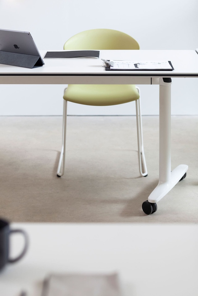 Silla Whass de Actiu con base patín en color pistacho