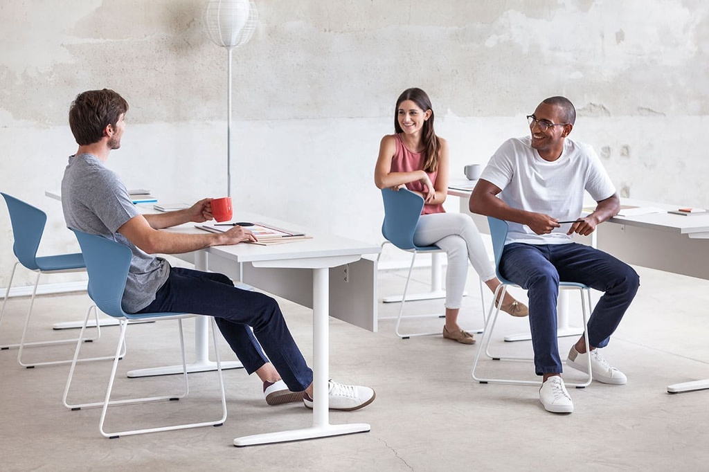 Silla Whass de Actiu con base patín en color azul