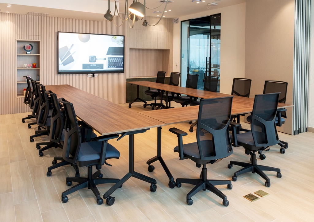 Sala de reuniones con sillas Atika Express