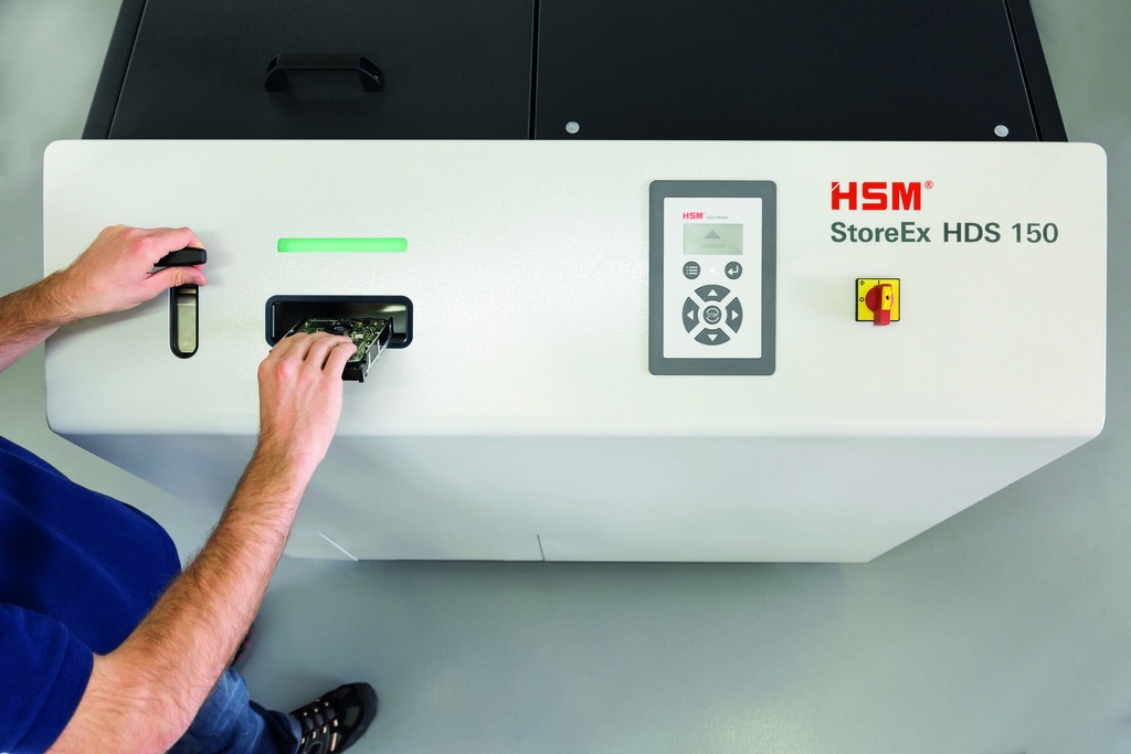 Fácil operación de destruir discos duros por operario con destructora HSM HDS 150