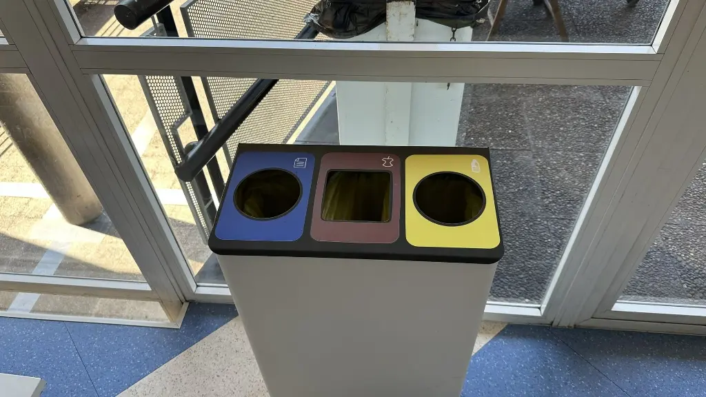 Papelera metálica de reciclaje con 3 compartimentos 176-asturalba-1.webp