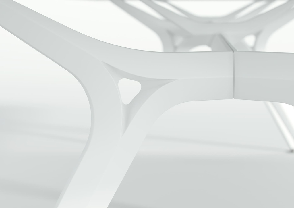 Mesa para despacho de dirección Arkitek de Actiu con diseño de patas de aluminio en blanco
