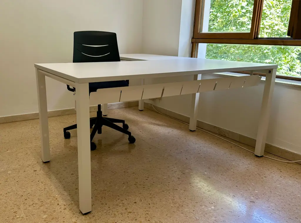 mesa-vital-pro-instalada-por-asturalba-en-biblioteca-de-oviedo-2.webp