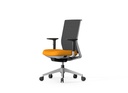 Silla Stay con malla negra y asiento amarillo