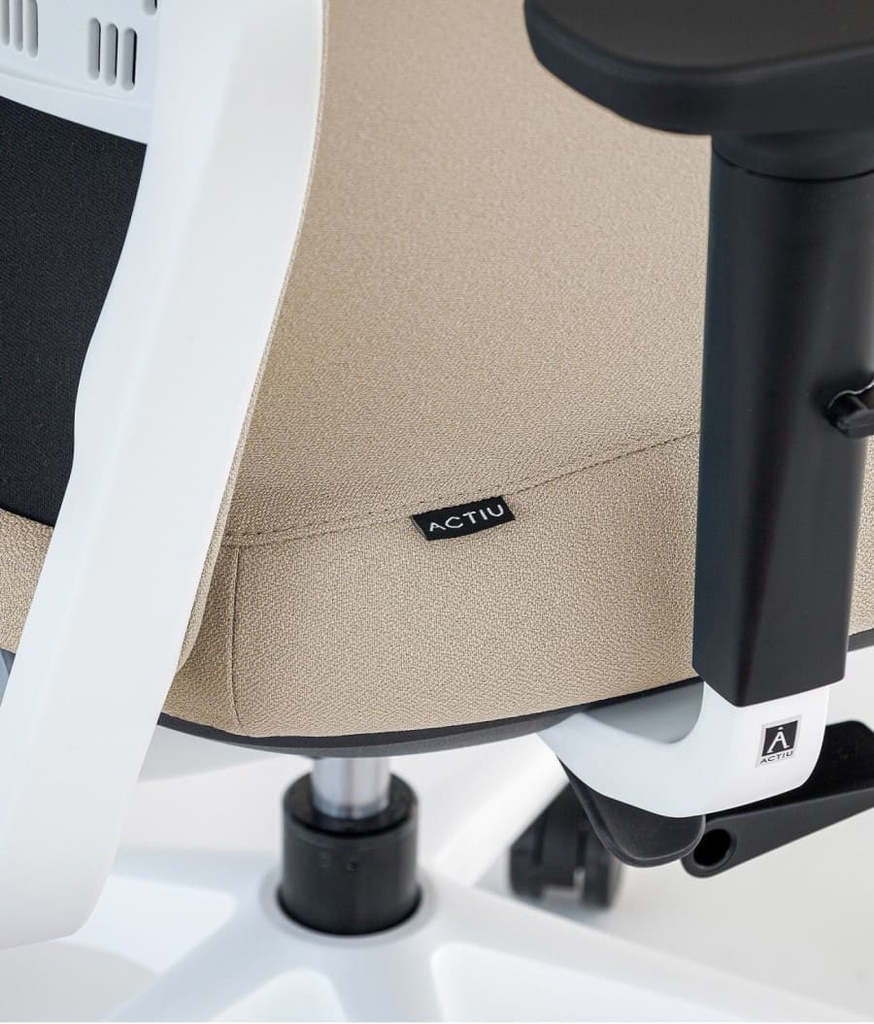 Asiento beige de la silla Stay