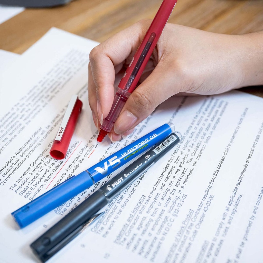 Bolígrafos tipo rotulador roller de tinta líquida Pilot V5 para subrayado fino
