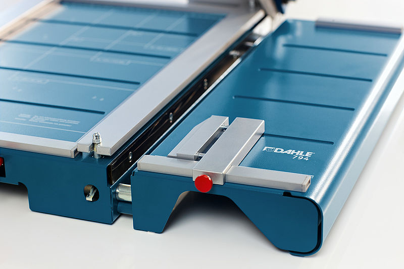 Cizalla de palanca profesional Dahle 868 con corte por tiras estrechaqs