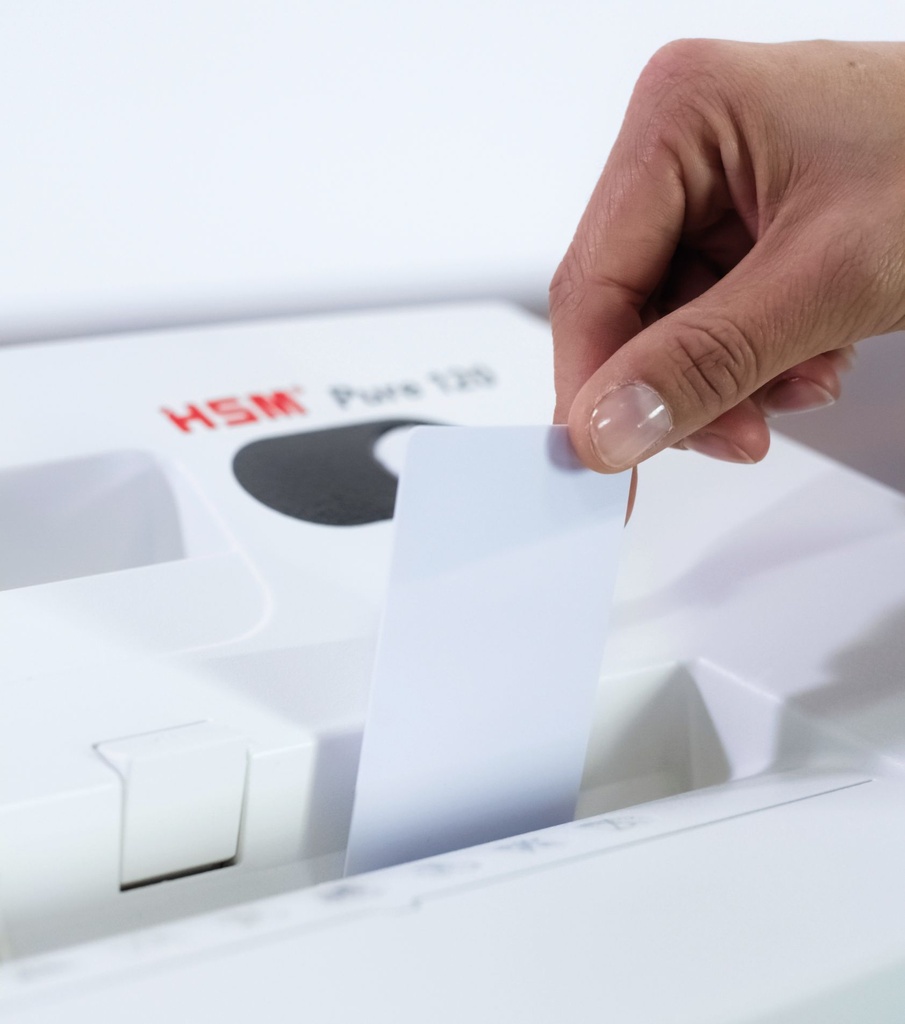 Destructora HSM Pure 120 tritura tarjetas con corte en partículas de 4 x 25 mm.