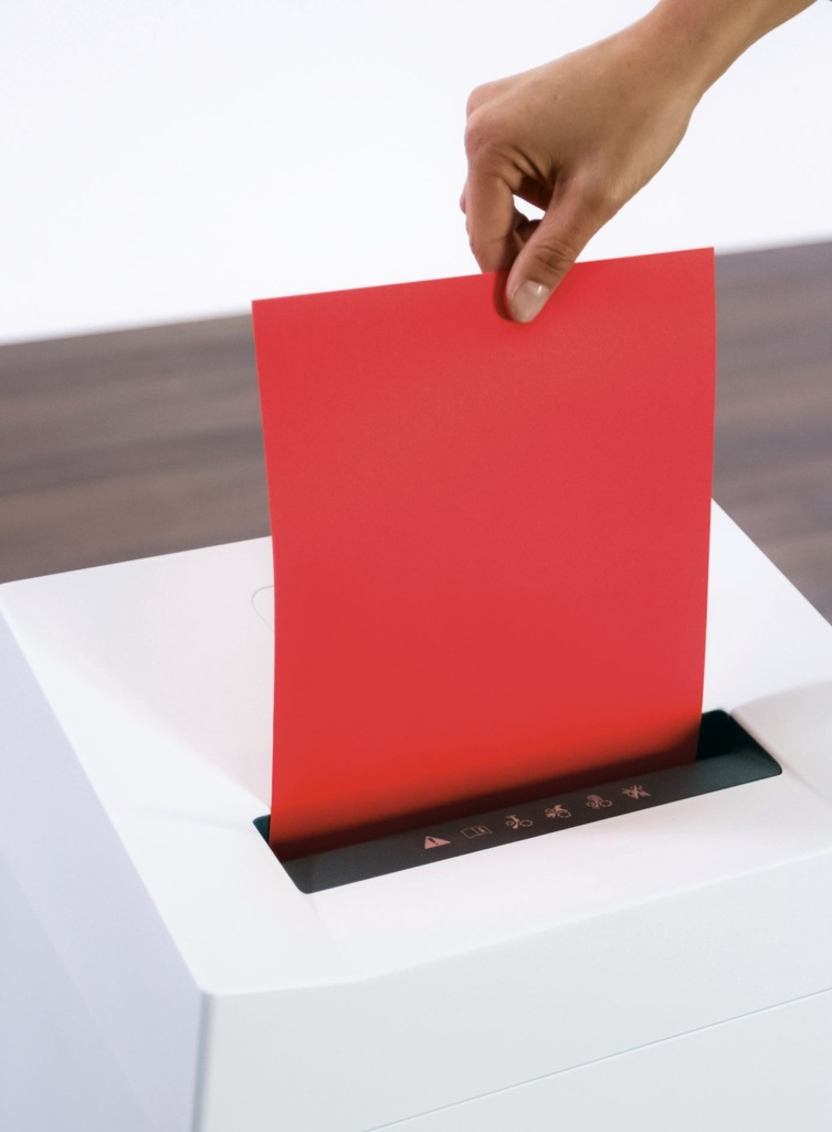 Destructora de documentos HSM Pure 320 con corte en tiras de 5,8 mm.