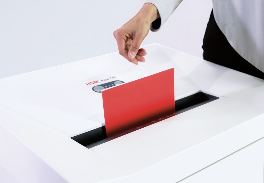 Destructora de CD HSM Pure 720 con cabezal de corte en tiras de 5,8 mm.