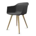 Silla Noom 60 con 4 patas de madera y carcasa de plástico