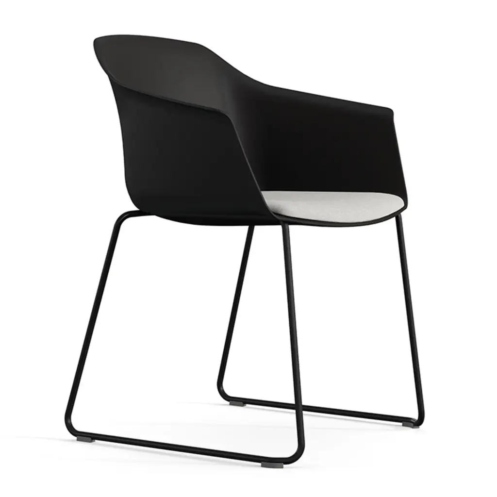 Silla Noom 60 con base patín y asiento tapizado