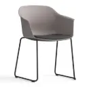 Silla Noom 60 con base patín y asiento acolchado
