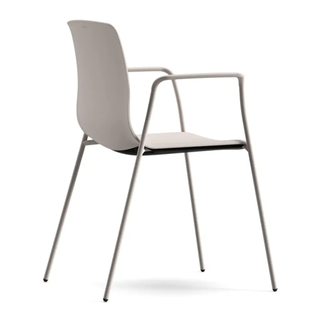 Silla Noom 50 con 4 patas de acero y carcasa de plástico personalizada
