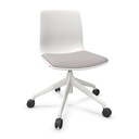 Silla Noom 50 con base de 5 ruedas y asiento acolchado