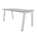 Mesa recta Vital Plus 300 con 4 patas inclinadas Actiu fondo 80 cm