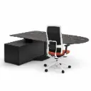 Mesa de dirección ovalada elevable con apoyo en aparador Menssula Actiu 220 x 200 cm