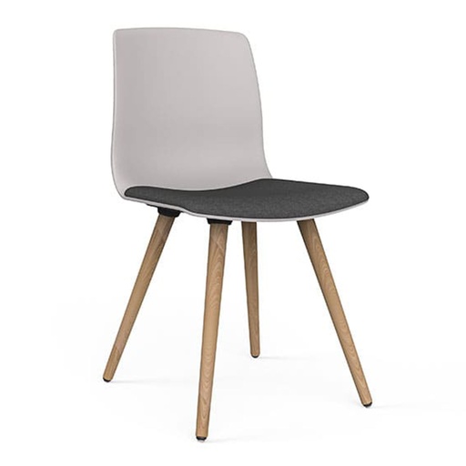 Silla Noom 50 con 4 patas de madera y asiento acolchado