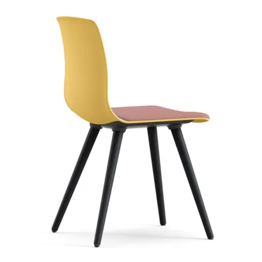 Silla Noom 50 con 4 patas de madera y asiento tapizado
